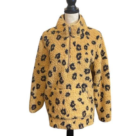 Jackets & Blazers - Plush Leopard Pullover Womens sz L